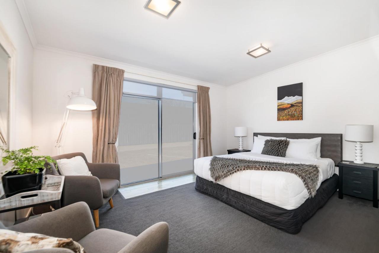Two Tree Lodge Blenheim Bagian luar foto